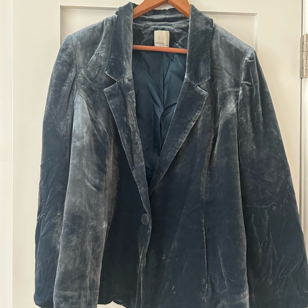 Halogen Women’s Velvet Blazer in Blue